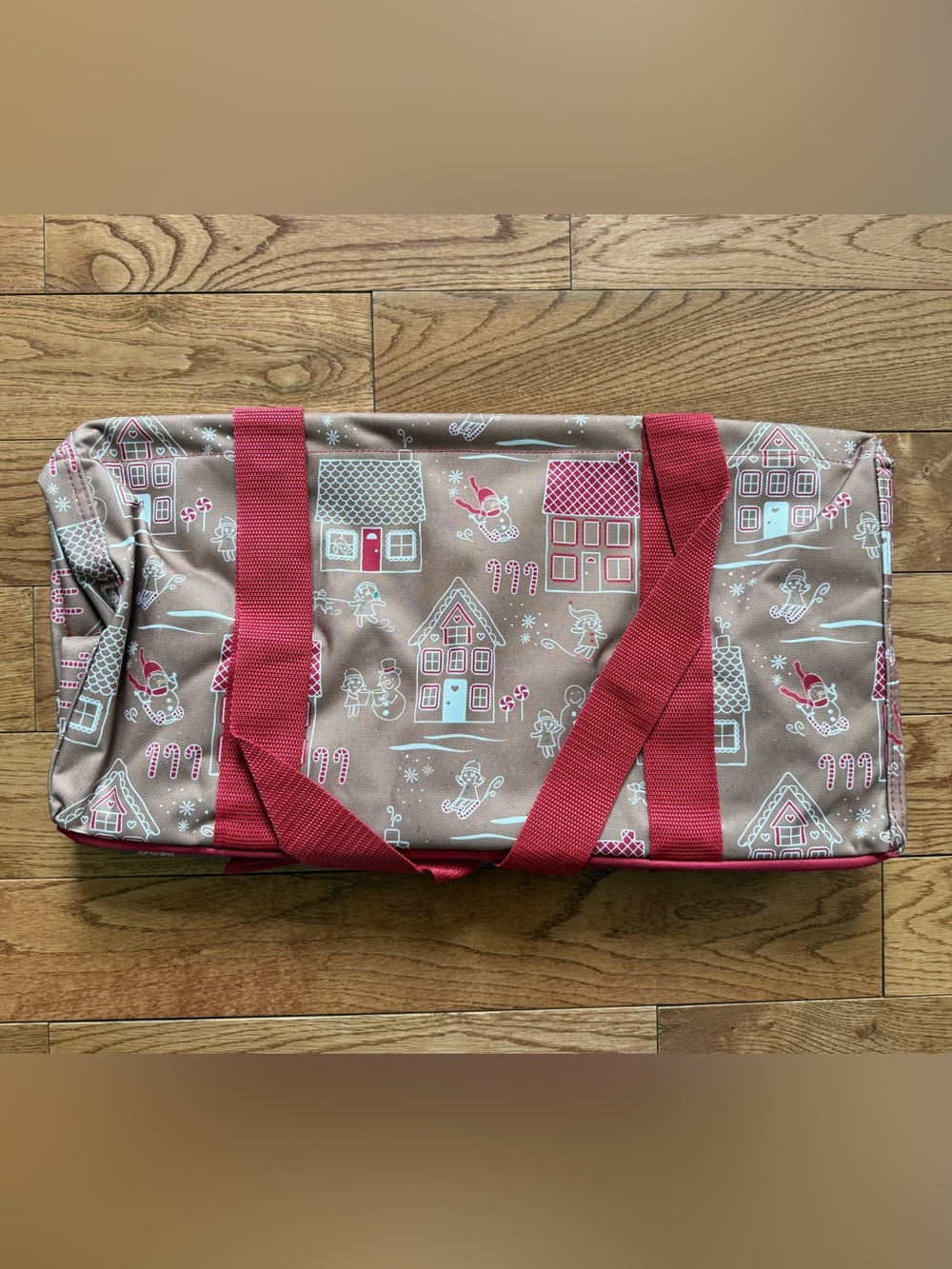 Thirty-one Medium Utility tote , new in package, Gingerbread house pattern